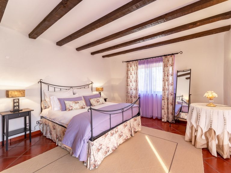 The bedrooms with traditional Portuguese style are light and dreamy.